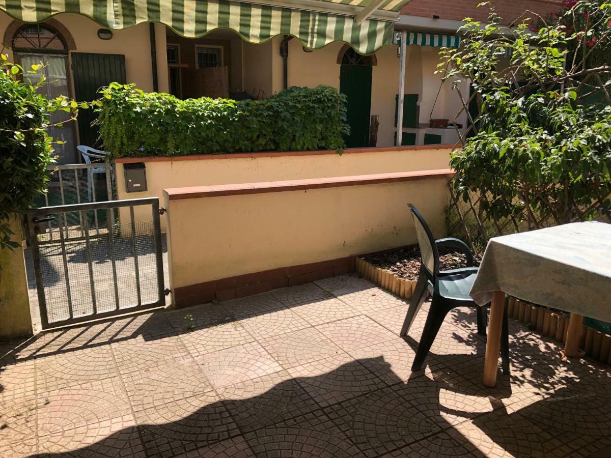 Appartamento Curato Con Giardino Marina Romea Bagian luar foto