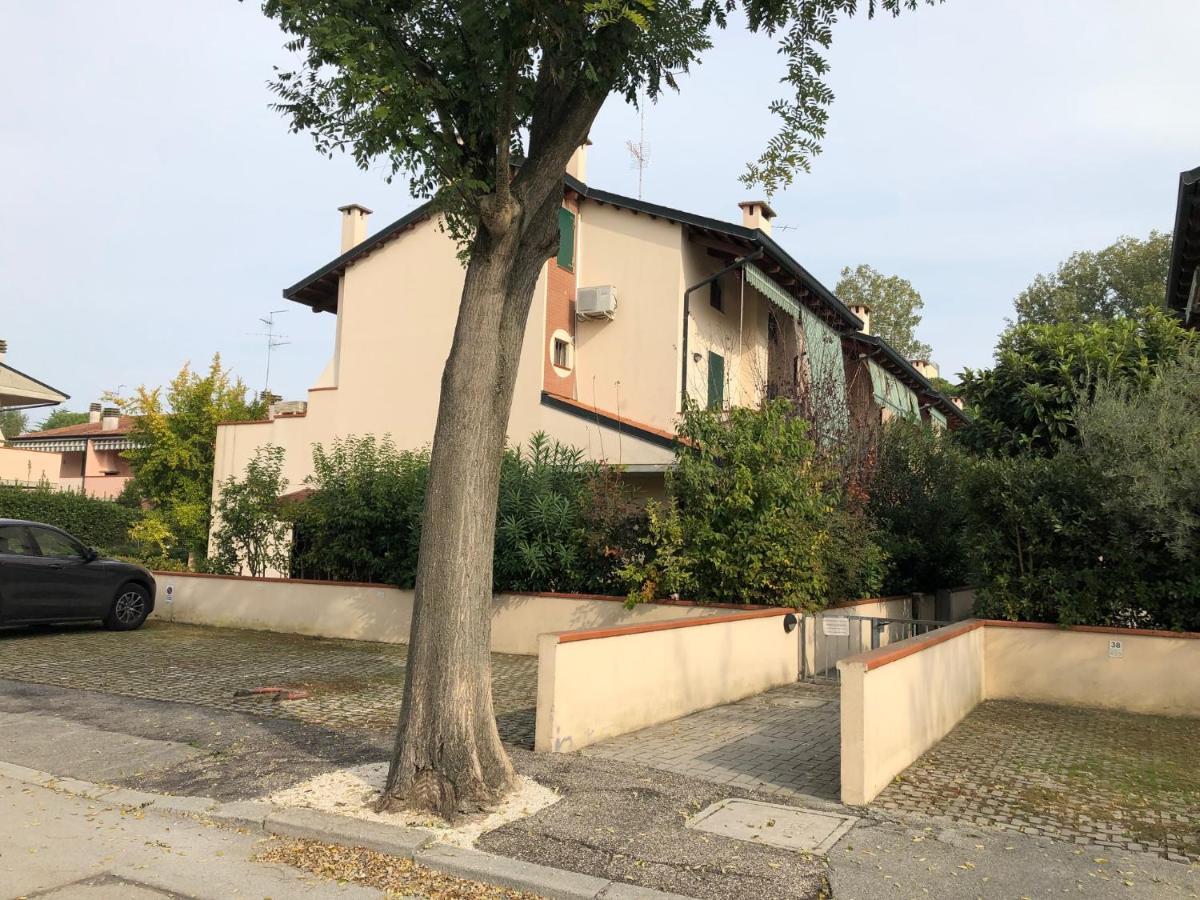 Appartamento Curato Con Giardino Marina Romea Bagian luar foto